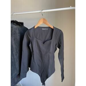 Abercrombie & Fitch XS black sweetheart neckline long sleeve bodysuit